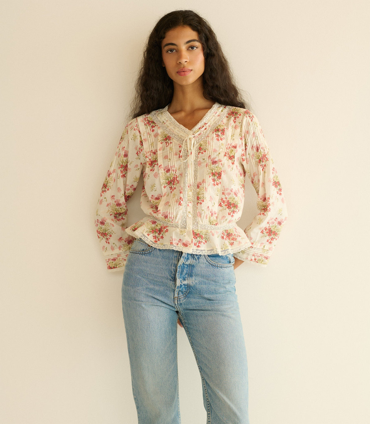 Hillock Top -- Ivory Lantana Floral
